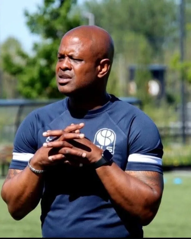 Dwight Blackson geeft training bij BLS Sports