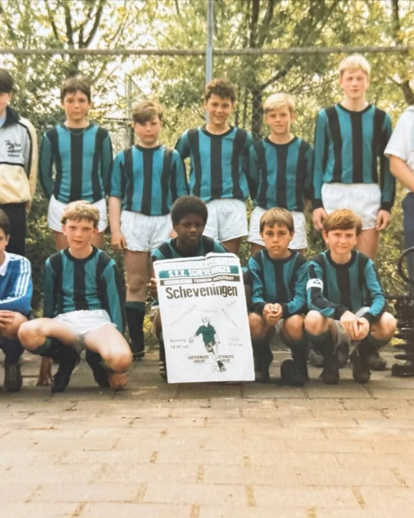 Dwight Blackson als jonge speler in zijn jeugdelftal