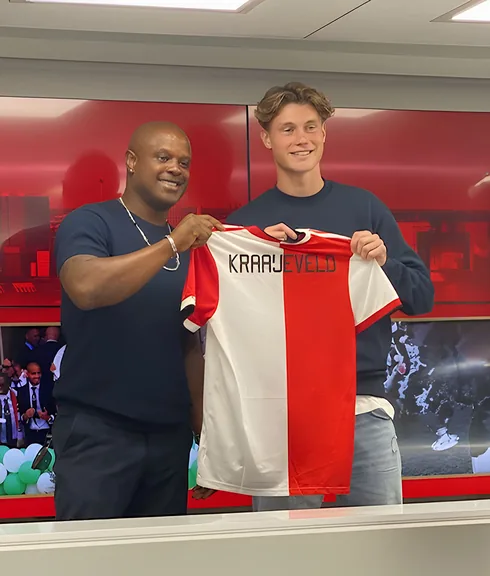 Thijs Kraaijeveld nu met zijn Feyenoord-shirt